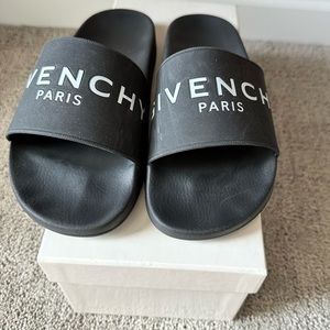 GIVENCHY PARIS flat sandals